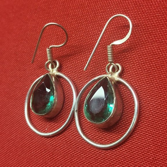 Vintage Emerald Green Glass Silver Tone Dangling Hook Earrings - Picture 7 of 10